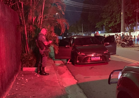 Homem é crivado de balas dentro de carro ao sair para depositar dinheiro em Manaus