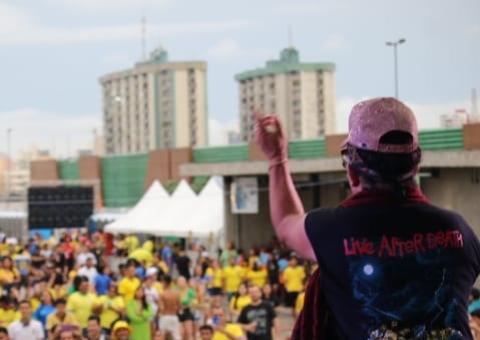 'Não mete a mão na minha bunda', dispara Wanderley Andrade para fã em Manaus