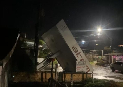 Ventania arranca estrutura de posto de combustíveis no Amazonas; vídeo
