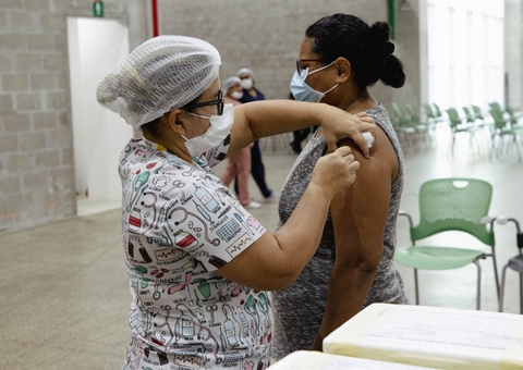Manaus tem 10 pontos de vacinação contra Covid-19 neste sábado; confira
