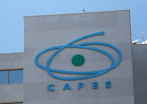 Após corte, MEC libera R$ 50 milhões para pagamento de bolsas da Capes