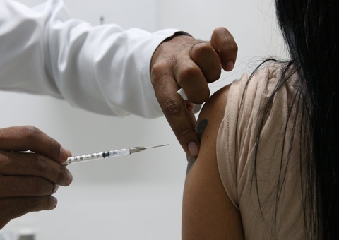 Brasil tem 33,9 mil novos casos e 100 óbitos por covid-19