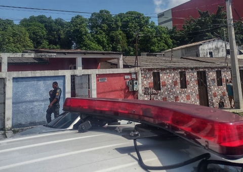 Nu, homem é encontrado morto ao lado de barra de ferro dentro de casa em Manaus