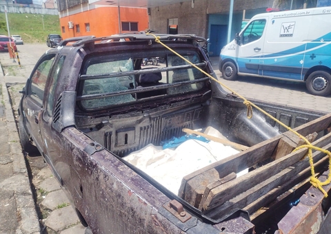 Feirante leva tiro na cabeça após ter carro crivado de balas em Manaus