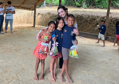 Projeto realiza sonhos natalinos de crianças em comunidade indígena no Amazonas