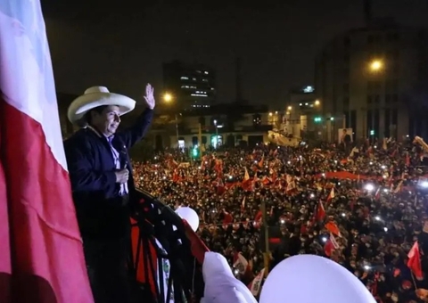 Peru declara estado de emergência em meio a protestos após tentativa de golpe