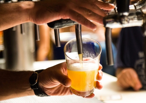 Jovem 'desaparecido' gera busca internacional e é achado após dias em bar