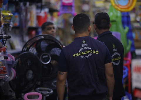 Procon fiscaliza lojas no Centro de Manaus para vendas no Natal