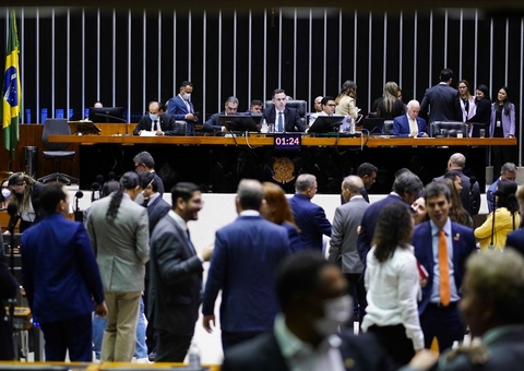 Câmara aprova PEC que garante pagamento do piso de enfermagem