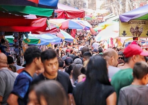 Centro de Manaus tem muvuca na véspera de Natal; veja fotos