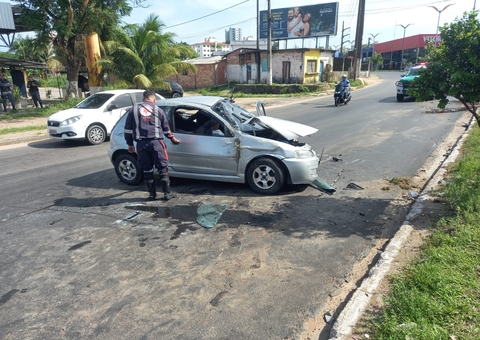 Pai e filha ficam feridos em acidente grave na manhã de Natal em Manaus