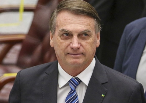 Bolsonaro ignora sobre bomba em Brasília e posta mensagem de Natal 