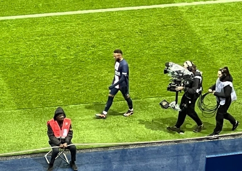 Neymar é expulso de jogo e rende memes por desfalcar PSG dia 1º de janeiro: 'folga do Réveillon'