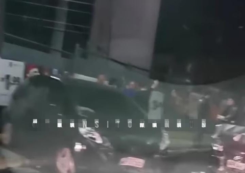 Motorista na contramão bate de frente com outro carro em avenida de Manaus