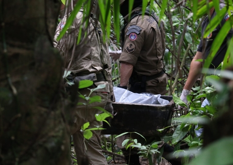 Homem é achado morto dentro de cova rasa em matagal em Manaus