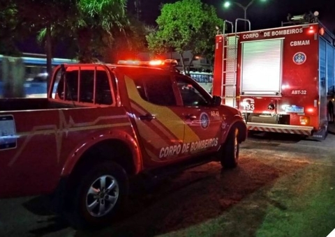 Botija de gás pega fogo dentro de casa e morador sofre queimaduras em Manaus