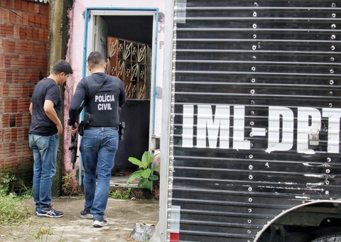 Criminosos matam "Minhoca" e roubam carro de mulher durante fuga em Manaus