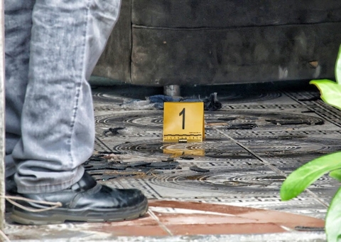 Criminosos invadem casa e executam homem na frente da esposa em Manaus