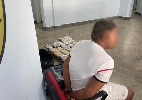 Homem é preso com drogas em malas em embarcação no porto de Manaus