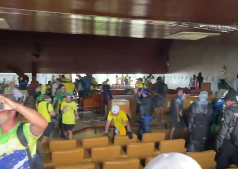 Vídeos: Bolsonaristas depredam Congresso, Palácio do Planalto e STF 