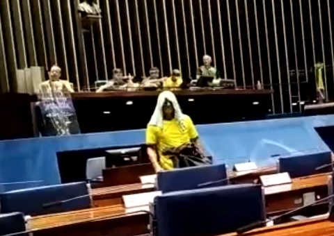 Cerca de 300 bolsonaristas são presos após ataques terroristas em Brasília