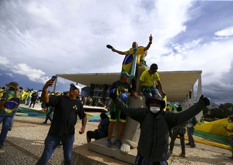 Prédio do STF passa por perícia; veja vídeo dos estragos após manifestação bolsonarista