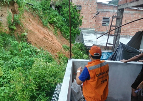 Chuva causa deslizamentos, alagações e muito prejuízo em Manaus