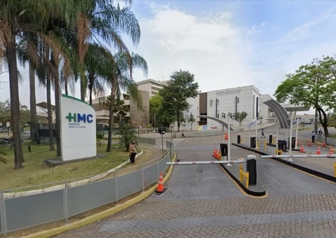 Amante pula de prédio para fugir de corno e quebra os pés; traído ataca esposa a facadas