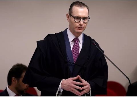 Advogado de Lula é ameaçado no aeroporto de Brasília