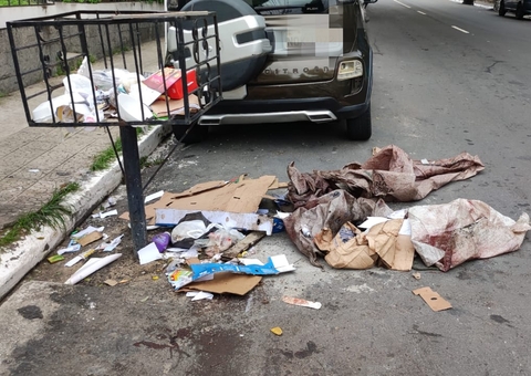 Garis encontram mulher esquartejada dentro de lixeira em Manaus
