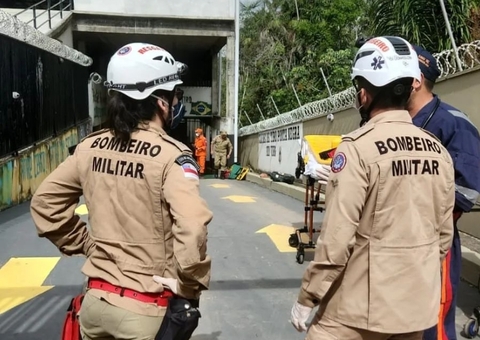 Causa de explosão em clube de tiro em Manaus é investigada; corpos começam a ser removidos