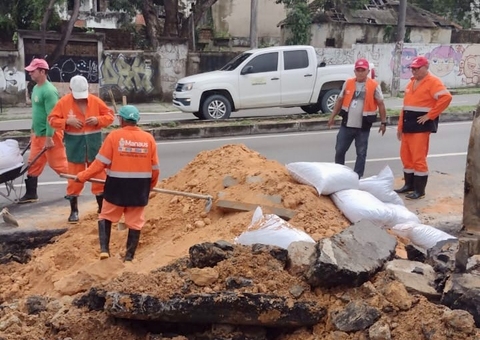 Avenida Silves passa por obra emergencial em Manaus