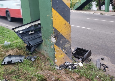 Funcionário de oficina morre em acidente após sair escondido com carro de cantor em Manaus