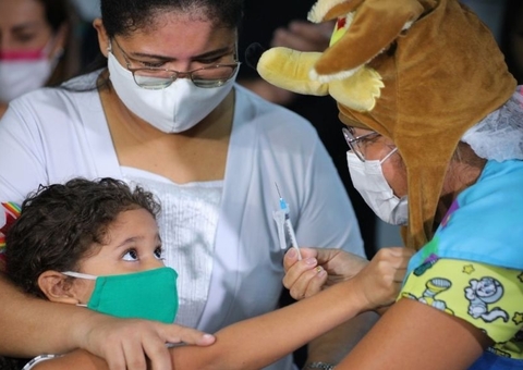 Amazonas recebe 22,8 mil doses de vacina contra Covid para crianças acima de 3 anos