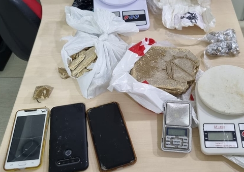 Mulher é presa com drogas durante cumprimento de mandado em Manaus