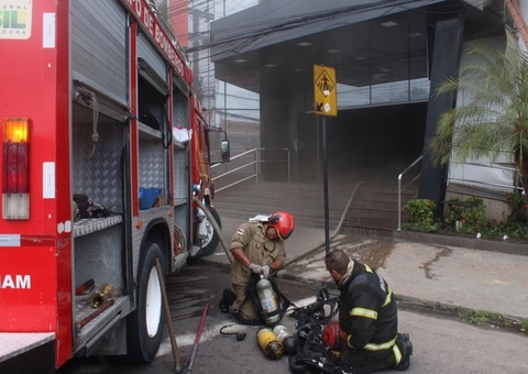 Incêndio em loja do Shopping Leste causa desespero e nuvem de fumaça em Manaus; vídeo