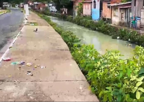 Corpo de homem é jogado em igarapé e desaparece após troca de tiros entre facções rivais em Manaus