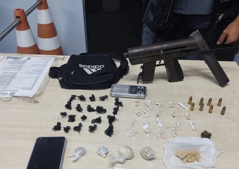 Trio é preso com submetralhadora e registros de contabilidade do tráfico em Manaus