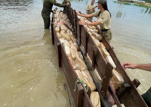 Grupo é preso com duas toneladas de drogas em embarcação no Amazonas