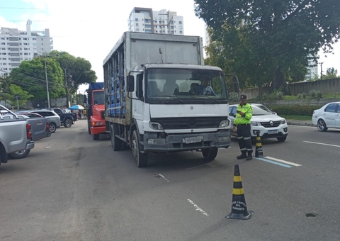 Manaus reforça fiscalização nas áreas de restrição de circulação de veículo de grande porte
