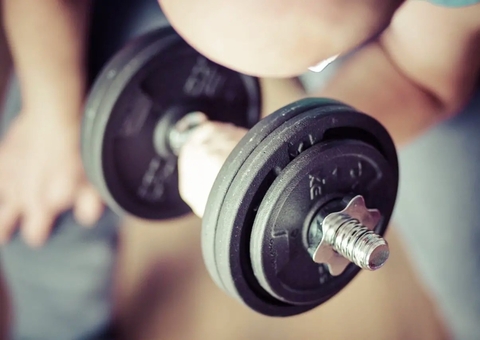 Anabolizante para mulheres vira fetiche nas redes sociais e médicos soam alerta