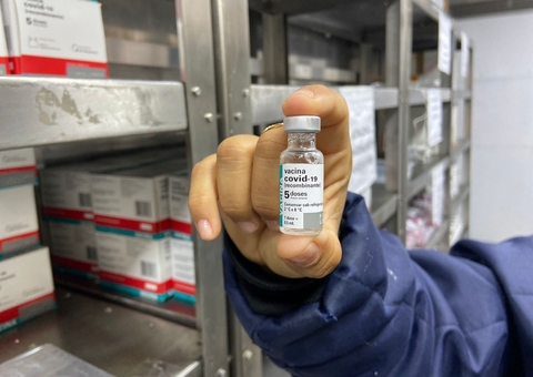 Amazonas recebe 20 mil doses de vacina Astrazeneca contra Covid-19