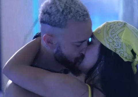 Vídeo: Larissa e Fred, ex-da Boca Rosa, trocam beijos no fim da festa do BBB 23