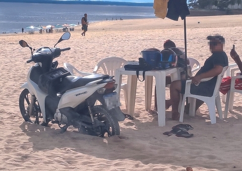 Condutor é flagrado com moto na areia da Ponta Negra e prefeitura faz alerta