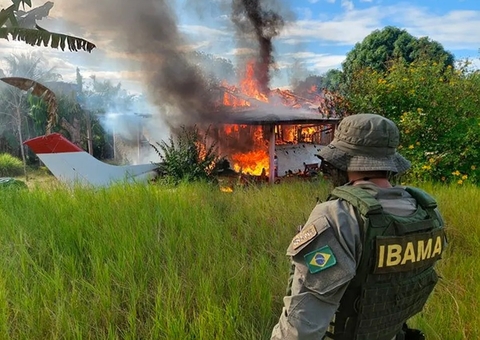 Combustível é apreendido e avião e trator são destruídos em operação no território Yanomami