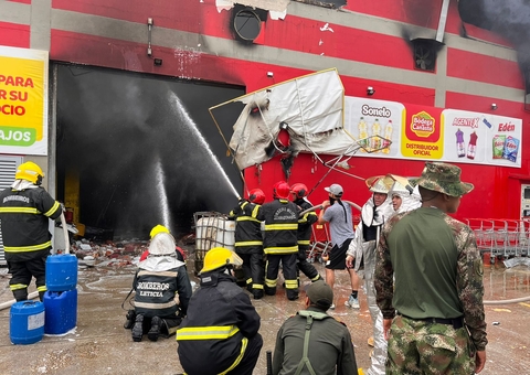 Bombeiros do Amazonas são chamados para combater incêndio na Colômbia
