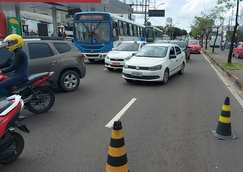 Interdição causa caos e congestionamento na Av. Djalma Batista 