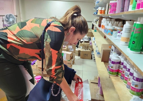 Manaus interdita mais de 400 produtos na fiscalização sanitária com foco em pomadas de cabelo