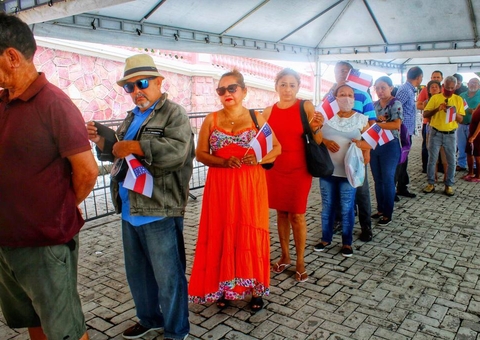 Último adeus: Mais de 3 mil pessoas já se despediram de Amazonino Mendes