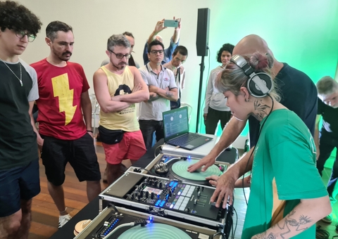 Oficina da profissão de DJ é oferecida gratuitamente em Manaus